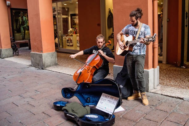 copertina di Artisti di strada, nuove modalità operative 2023