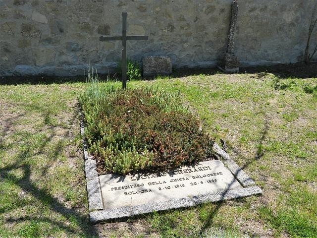 Tomba di don Luciano Gherardi nel cimitero di Casaglia - Monte Sole