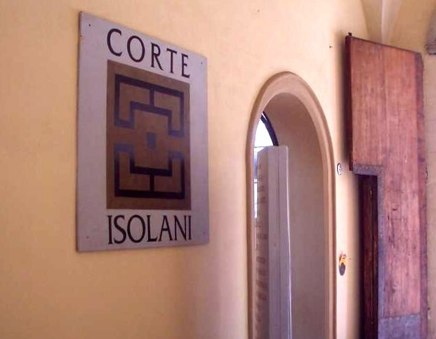 Ingresso di Corte Isolani 