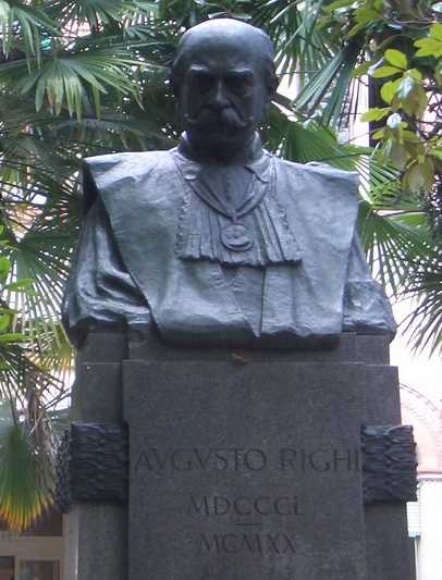Busto di Augusto Righi 
