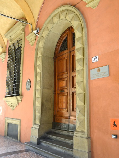 Palazzo Poggi - via Zamboni 35 - Biblioteca dell'Istituto delle Scienze - ingresso
