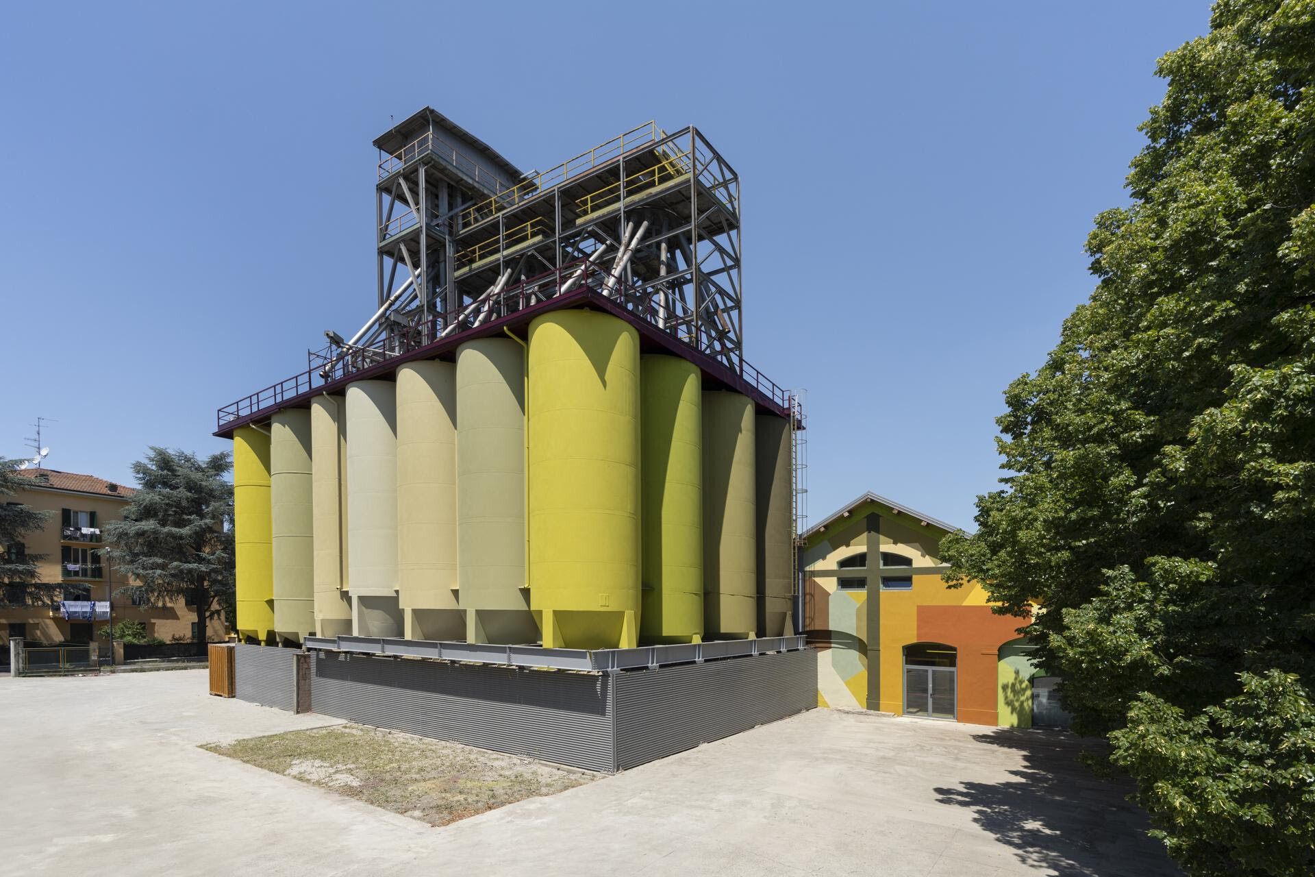 David Tremlett, The Organ Pipes, 2024, Installazione permanente, Reggio Emilia, Ex Caffarri