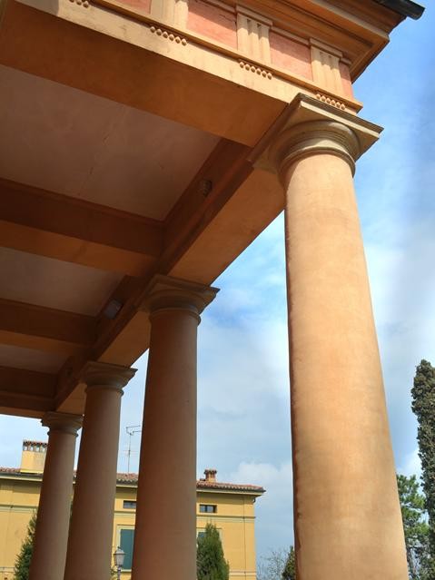 Chiesa di San Paolo in Monte - portico