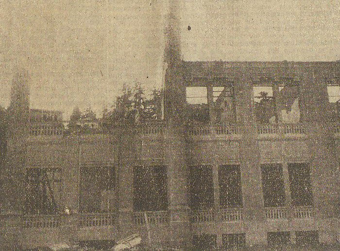 La colonia di Casaglia, dove erano stati ricoverati libri e manoscritti dell'Archiginnasio, dopo il bombardamento dell'11 ottobre 1944. 