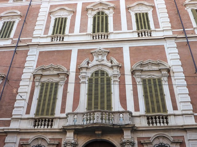 Palazzo Aldrovandi Montanari - facciata - part.