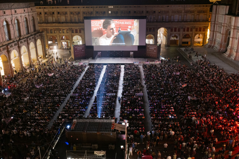 tn Bologna Piazza Maggiore 08