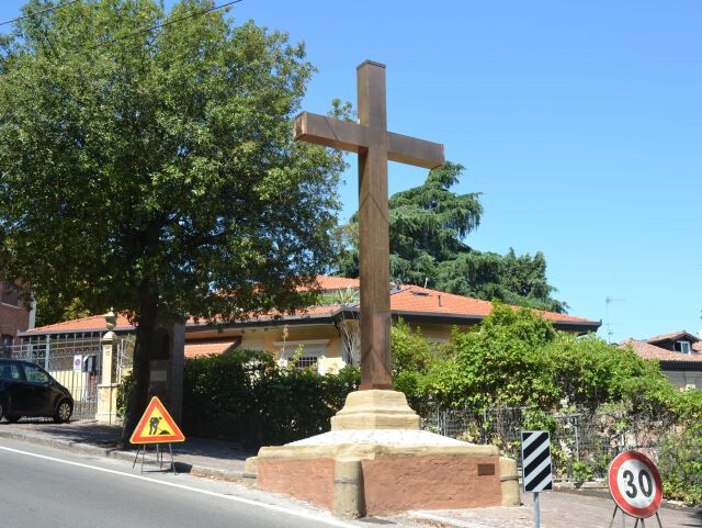 Croce in bronzo