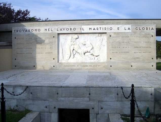 Tomba monumentale a ricordo delle vittime dello Stabilimento di Marano nel cimitero di Castenaso