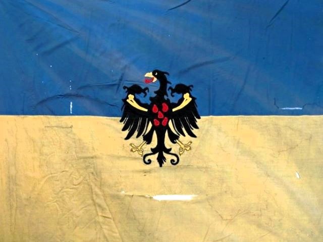 Bandiera con stemma della città di Trento