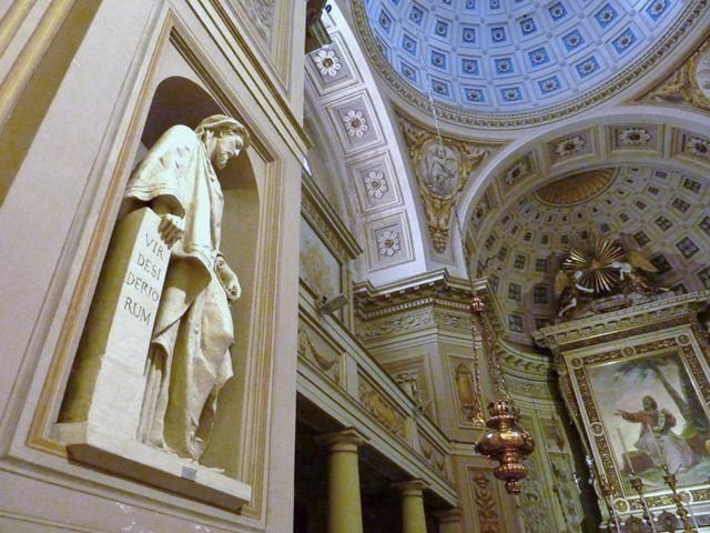 Chiesa di Sant'Isaia - interno