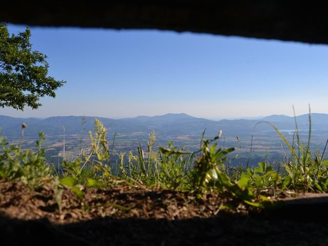 Vista del Mugello dalla feritoia dell'osservatorio militare tedesco sul Monte Altuzzo