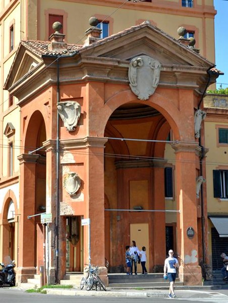 Arco Bonaccorsi - all'inizio del tratto pianeggiante del portico di San Luca - via Saragozza (BO)