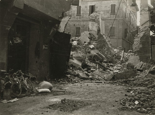 Bombardamenti a Bologna - Via Nazario Sauro - 1943/07 - Fondo Miscellanea Bologna 900 - Archivio fotografico: Fondazione Cineteca di Bologna