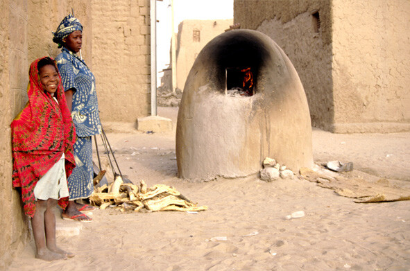 Preparazione del forno per il pane - Timbuctù - Mali - 2003