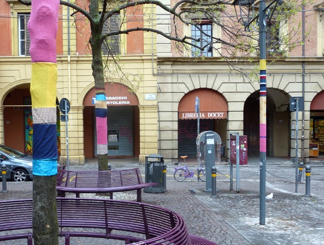 Gli alberi colorati in piazzetta San Giuseppe - Associazione "Le barbe della Gioconda" - 2015
