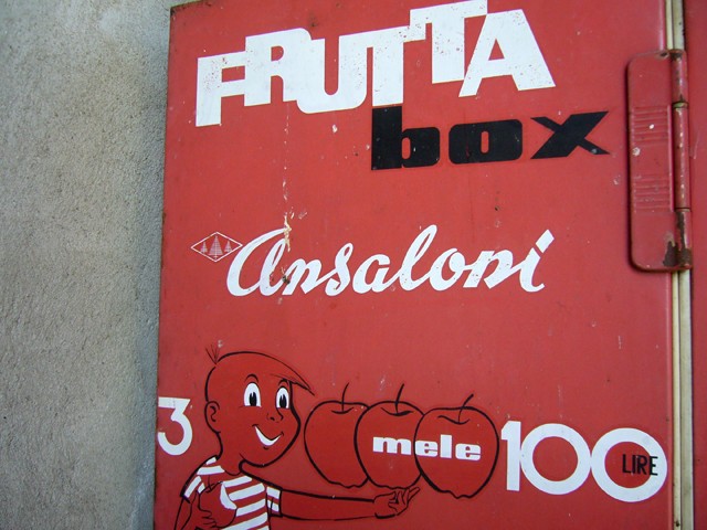 Frutta Box usato nei Vivai Ansaloni e nelle autostazioni per promuovere le mele di varietà Stark e Delicious - 1960 ca