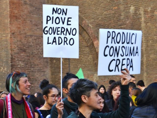 Friday for Future - Il corteo degli studenti per il clima - via U. Bassi (BO)