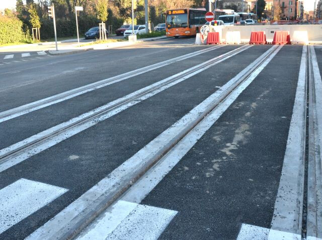 I binari del tram in via Saffi (BO)