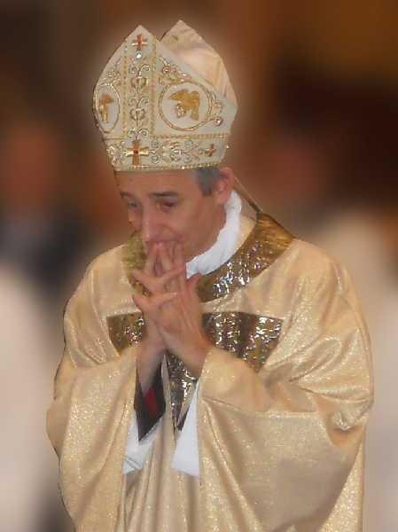 Il Vescovo Matteo Maria Zuppi - By Pufui Pc Pifpef I (Own work) [CC BY-SA 3.0 (http://creativecommons.org/licenses/by-sa/3.0)], via Wikimedia Commons - foto modificata il 06/11/15