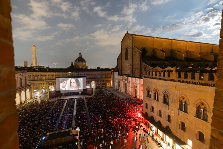 tn Bologna Piazza Maggiore 06