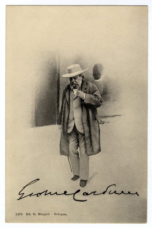image of Giosue Carducci a figura intera