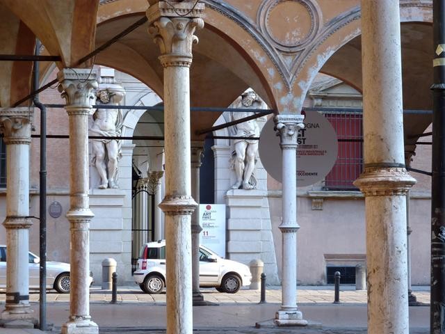 Basilica di Santa Maria dei Servi - quadriportico - Palazzo Davia Bargellini