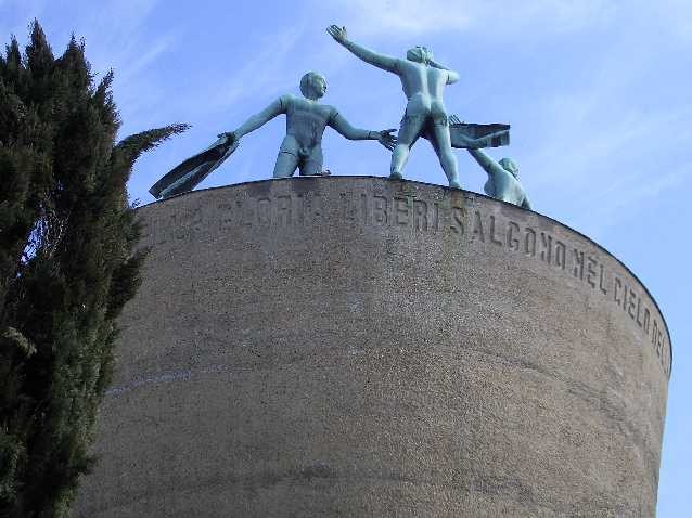 Il monumento dei caduti partigiani - particolare dell'esterno