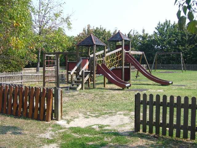 Parco di Villa Angeletti - spazio giochi