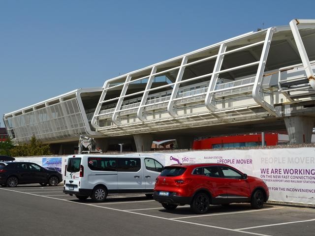 Stazione di partenza del People Mover all'aeroporto in costruzione - agosto 2017