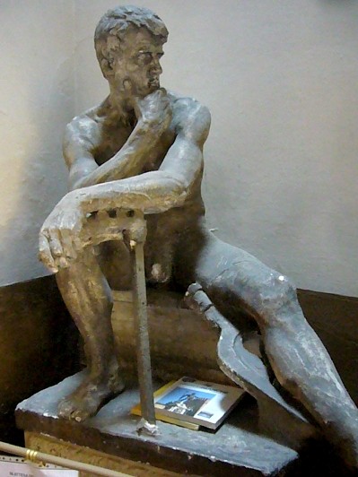 P. Rizzoli - scultura presso lo studio di via Manzoni (BO)