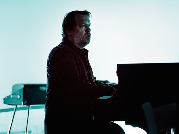 rob_mazurek_by_peter_gannushkin-02_converted.jpg
