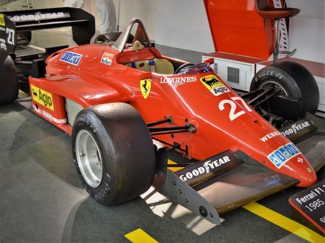 Vettura Ferrari numero 27