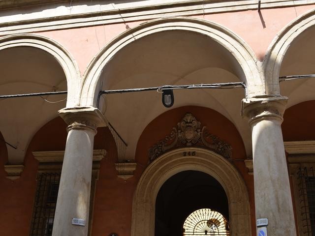 Palazzo Gessi - strada Maggiore - ingresso