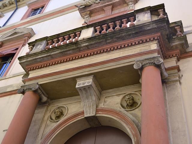 Palazzo Gnudi - portale d'ingresso - particolare