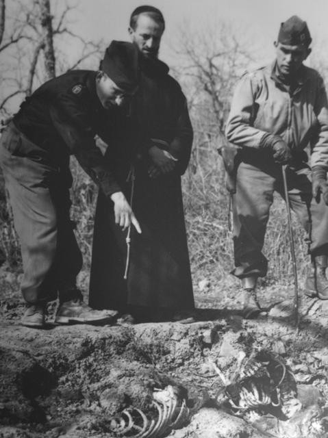 Rinvenimento dei resti delle vittime della strage di Ronchidos - Fonte: Museo della Resistenza - Istituto Parri (BO)