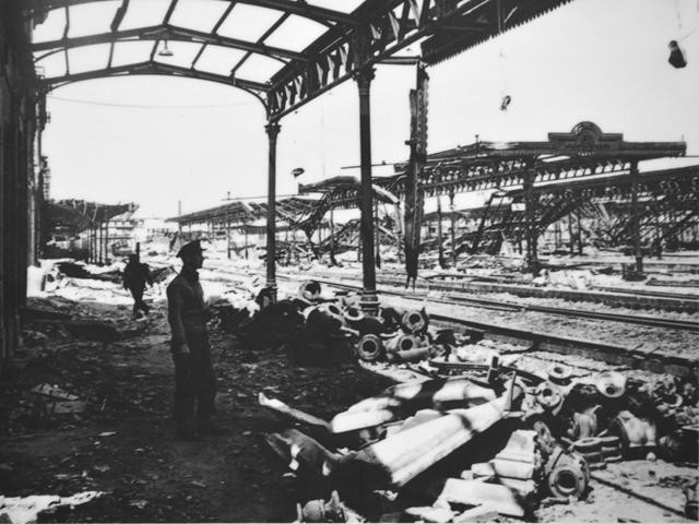 La stazione centrale di Bologna bombardata - Fonte: Museo della Resistenza - Istituto Parri (BO)