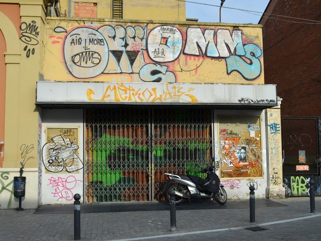 La prima sede di Vag61 - ex cinema Embassy - via Azzogardino (BO)