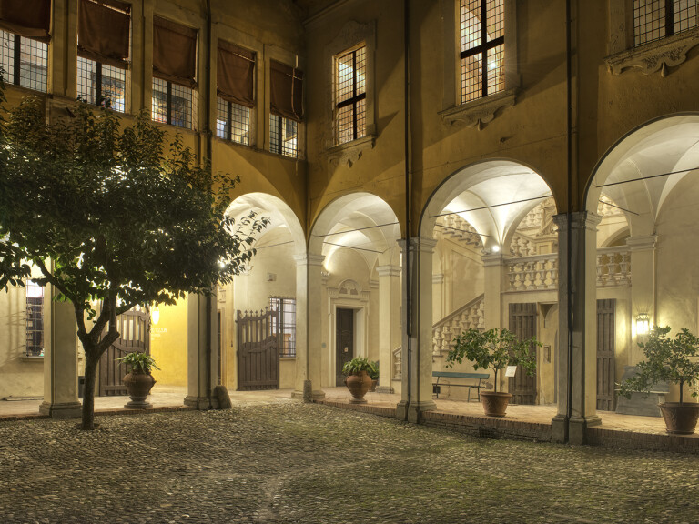 copertina di Serata a palazzo con i conti Tozzoni
