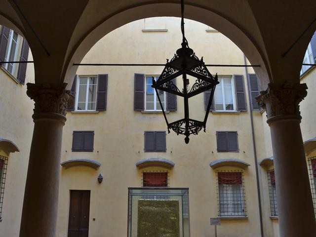 Palazzo Lucchini poi Zambeccari - corte interna