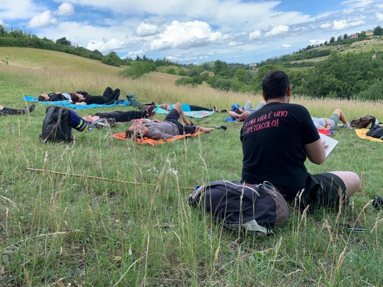 copertina di Teatro in Natura nella collina di Sabbiuno