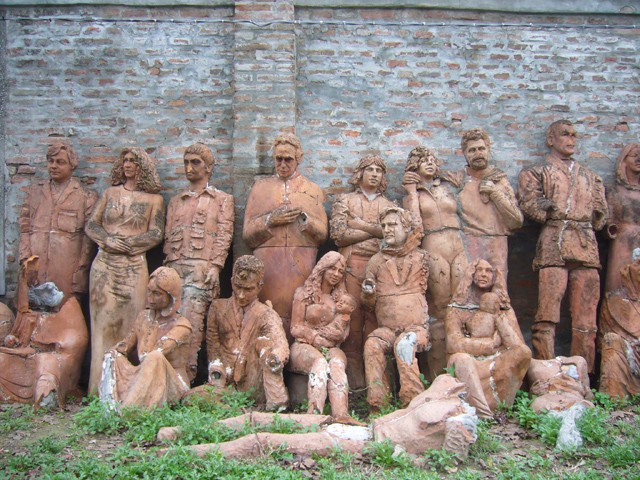 Gruppo di sculture in via Larga (1990-1995) - Nicola Zamboni - ora presso l'Opera pia Galuppi di Pieve di Cento (BO)