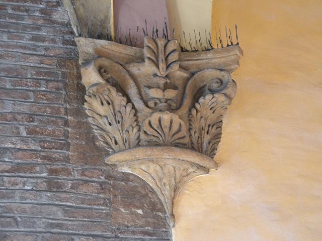 Casa Marsili Angelelli - portico - particolare