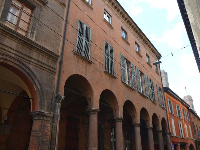 Il palazzo che ospitava il Teatro dei Bibiena