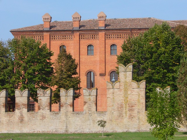 Il muro esterno del castello
