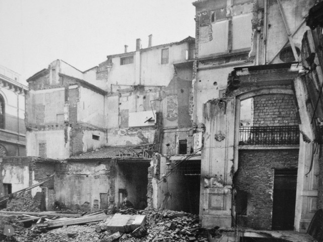 L'area dell'emporio Comi dopo i bombardamenti - Fonte: Mostra La città passante - D. Vincenzi - Galleria Cavour (BO) - 2019
