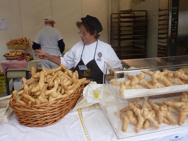 Vendita di pane per beneficenza 