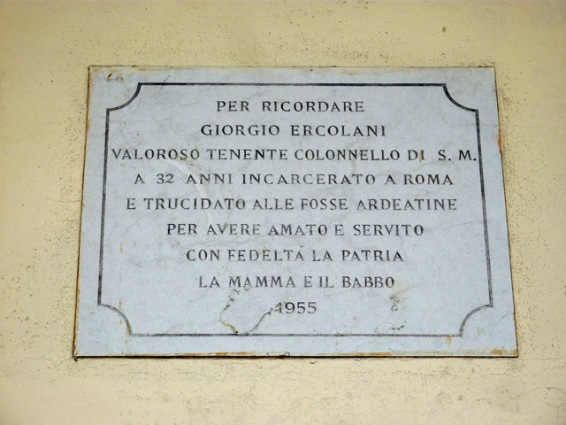 Ricordo di Giorgio Ercolani in uno degli archi del portico di San Luca (BO)