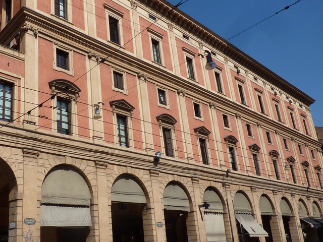 Palazzo Vignoli e portico della Gabella 