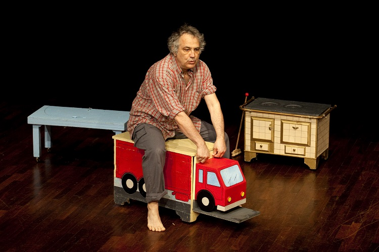 copertina di Un camion rosso dei pompieri