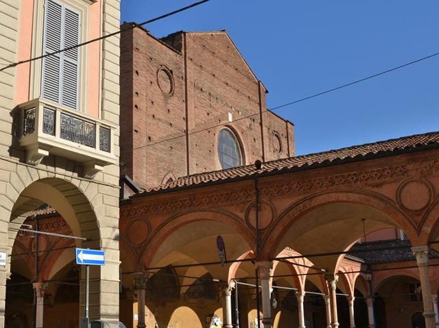 Basilica di Santa Maria dei Servi - facciata e quadriportico